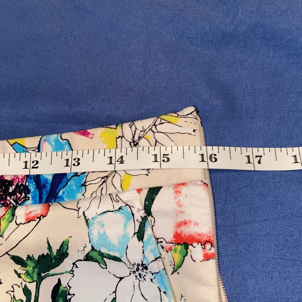 Express - Multi-color Floral Shorts - Picture 6 of 7